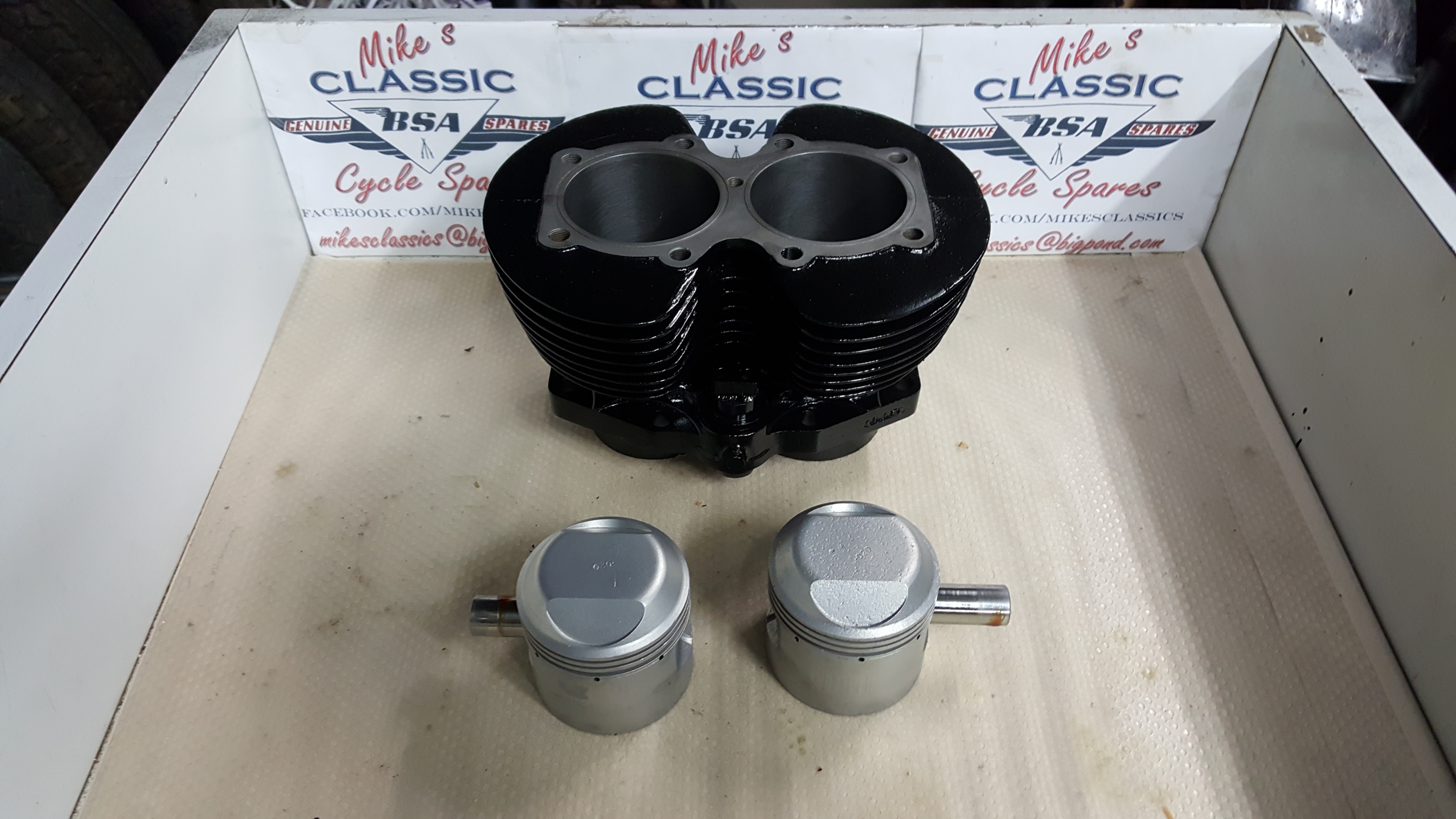 TRIUMPH 650 9STUD CYLINDER BARREL +020 WITH PISTONS 704546 E4546 1963